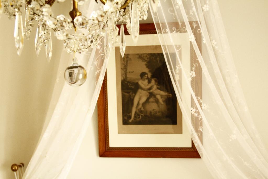 La Petite Maison Pres De L'Eglise Meillac Екстериор снимка